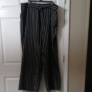 C Est 1946 black white palazzo   pull on wide leg dress pants Sz 26/28W  NWOT